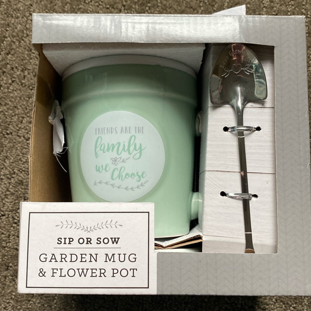 NEW in box, garden mug or flower pot